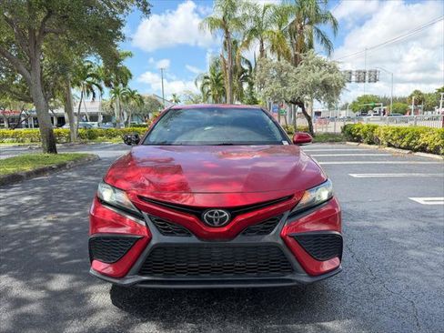Used 2022 Toyota Camry SE w/ Convenience Package FWD image 6