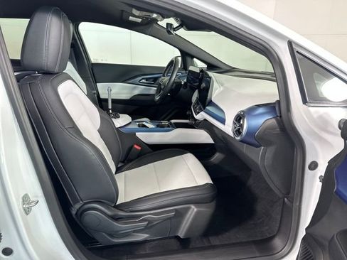 Used 2025 Chevrolet Equinox EV LT w/ Convenience Package image 28