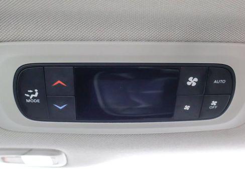 Used 2024 Chrysler Pacifica Limited FWD image 62