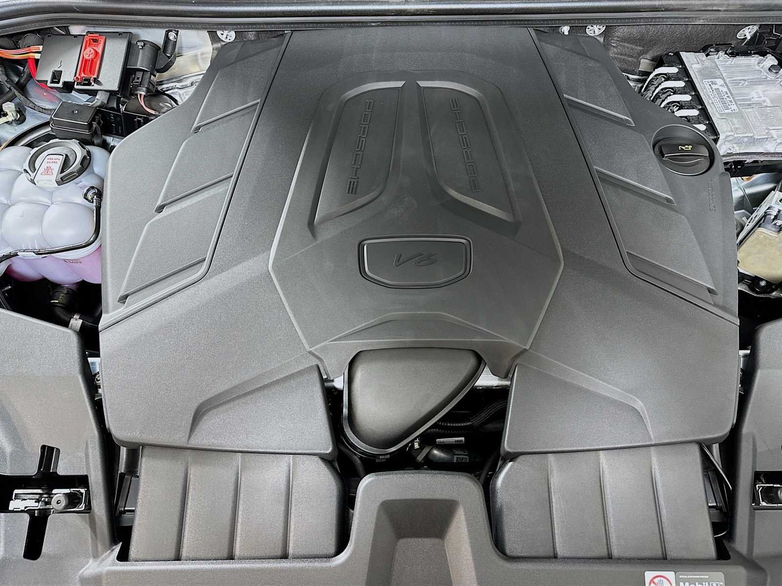 Used 2026 Porsche Cayenne AWD/4WD image 30