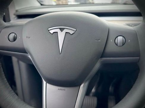 Used 2023 Tesla Model Y Long Range image 10