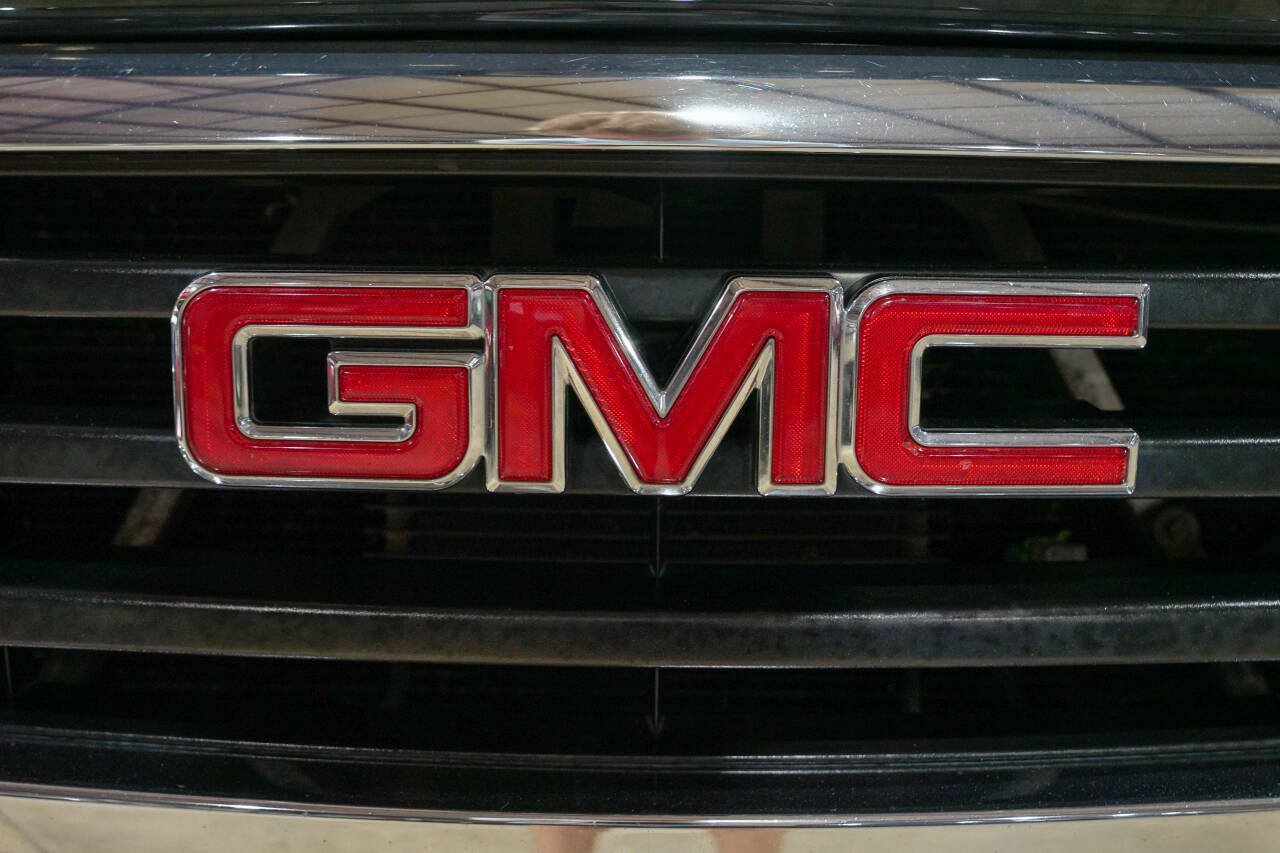 Used 2005 GMC Sierra 1500 SLT w/ Light Duty Power Package RWD image 21