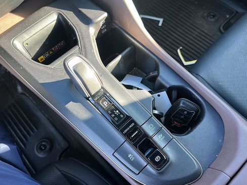 Used 2023 Toyota Crown Limited image 14