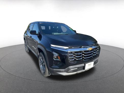 Used 2025 Chevrolet Equinox LT image 3