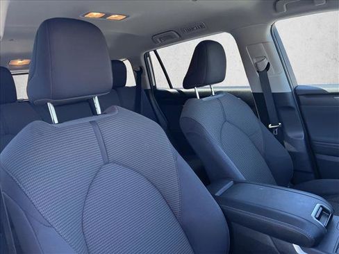 Certified 2025 Toyota Highlander LE image 22