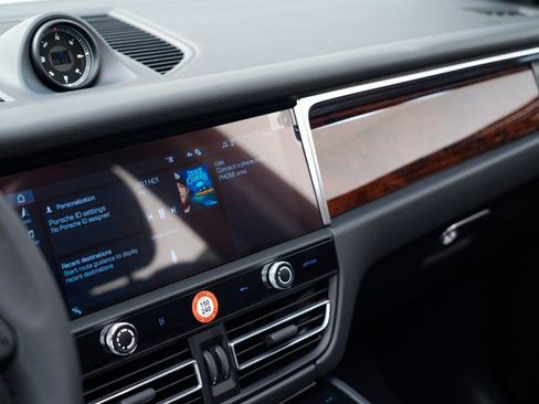 Certified 2026 Porsche Macan AWD/4WD image 24