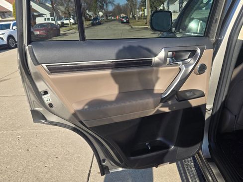 Used 2023 Lexus GX 460 Premium image 25