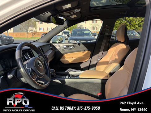 Used 2019 Volvo XC60 T6 Momentum AWD/4WD image 12