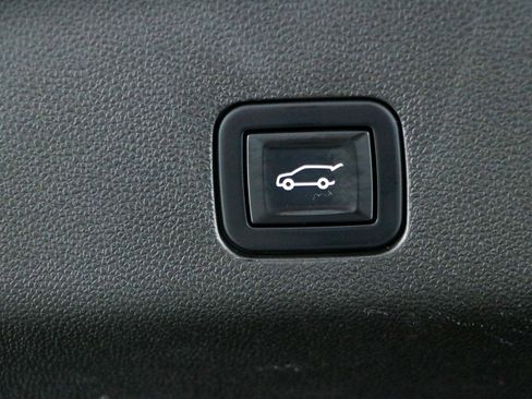 Used 2023 GMC Yukon XL SLT AWD/4WD image 35