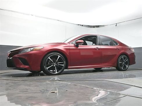 Used 2018 Toyota Camry XSE image 32