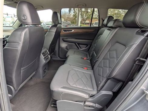 Used 2024 Volkswagen Atlas SE image 15