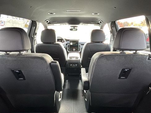 New 2026 GMC Acadia Elevation image 32