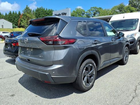 Used 2025 Nissan Rogue SV AWD/4WD image 4