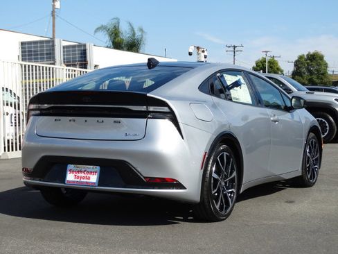 New 2026 Toyota Prius Plug-In Hybrid FWD image 5