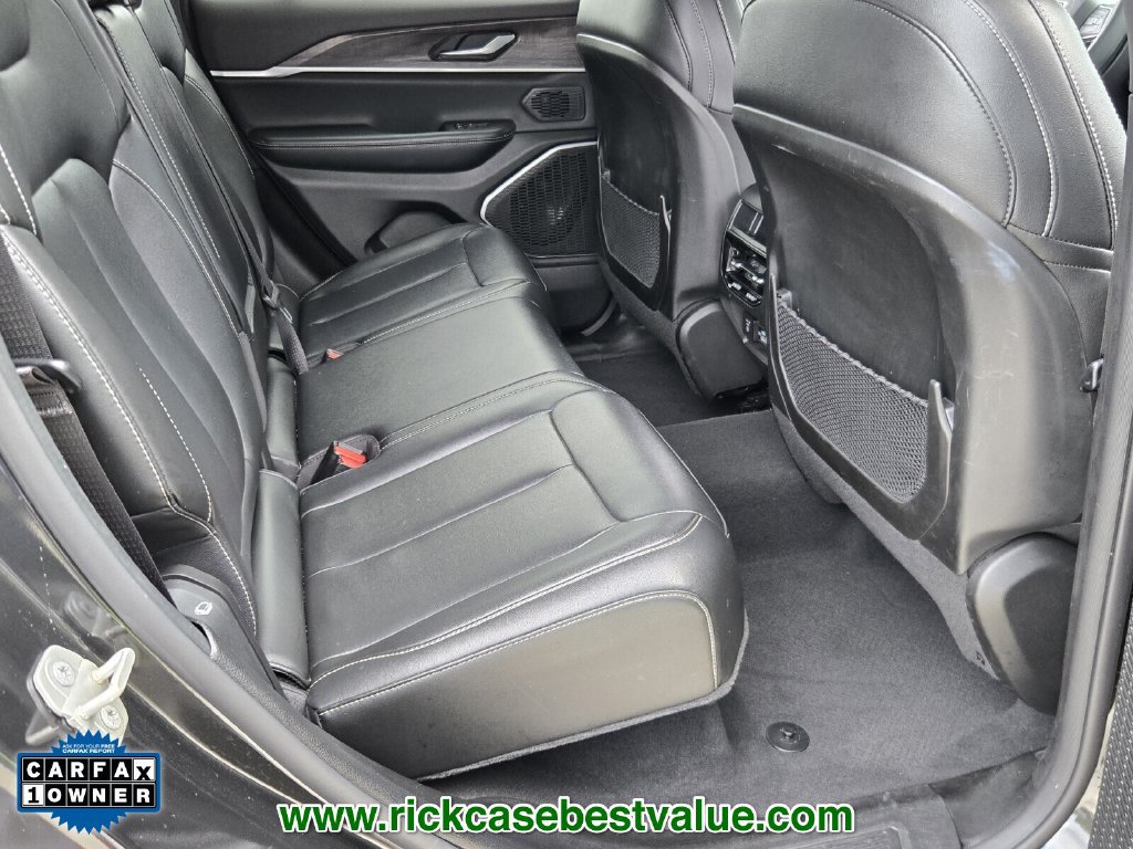 Used 2024 Jeep Grand Cherokee Limited w/ Black Appearance Package RWD image 15