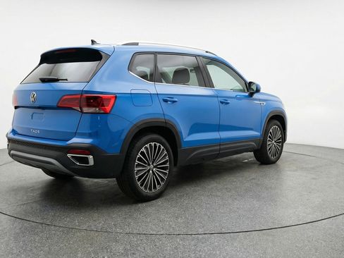 Used 2025 Volkswagen Taos SE image 9