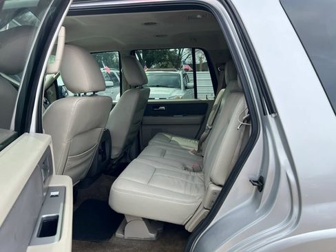 Used 2011 Ford Expedition XLT image 11