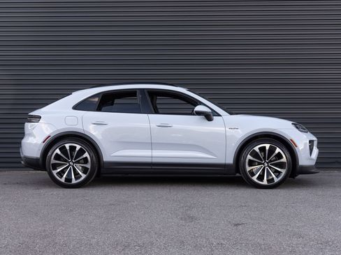 Certified 2026 Porsche Macan 4 Electric AWD/4WD image 8