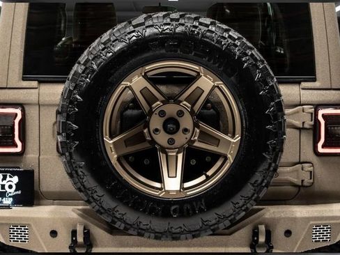 Used 2025 Jeep Wrangler Sport image 40