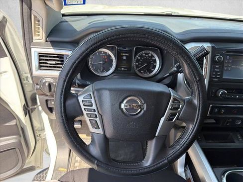 Used 2017 Nissan Titan SV RWD image 12
