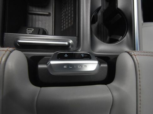 Used 2025 Ford Expedition Active image 21