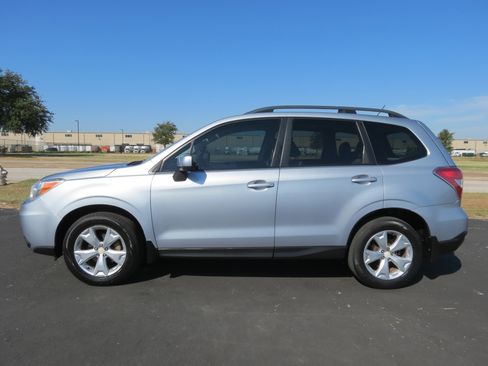 Used 2015 Subaru Forester 2.5i Premium w/ All-Weather Package image 3