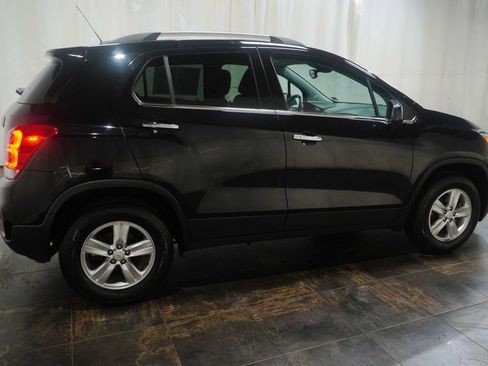 Used 2019 Chevrolet Trax LT w/ LT Convenience Package image 4