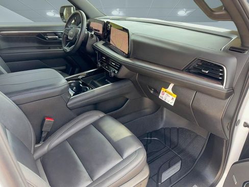 Used 2025 Chevrolet Suburban LT w/ Comfort Package RWD image 31