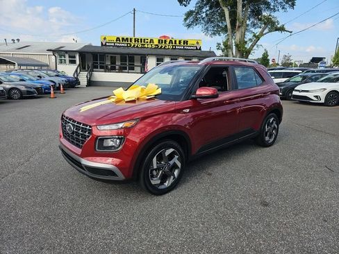 Used 2024 Hyundai Venue SEL image 1