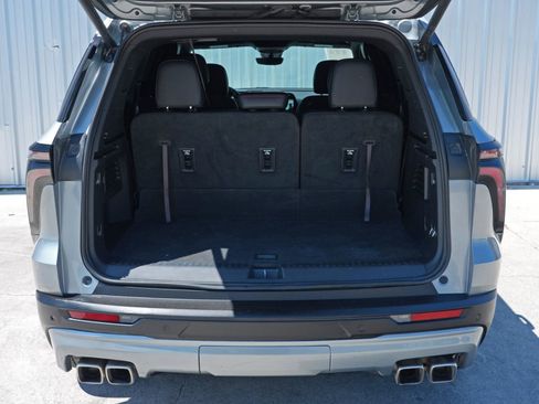 Used 2024 Chevrolet Traverse Z71 w/ Enhanced Driving Package image 9