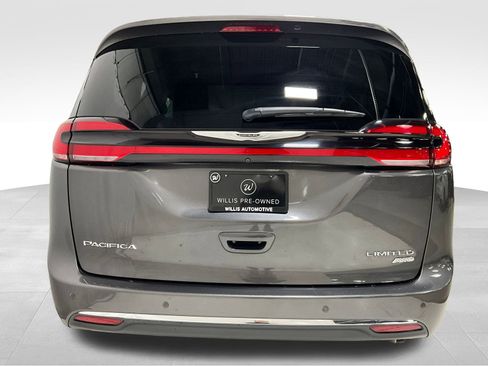 Used 2022 Chrysler Pacifica Limited image 5
