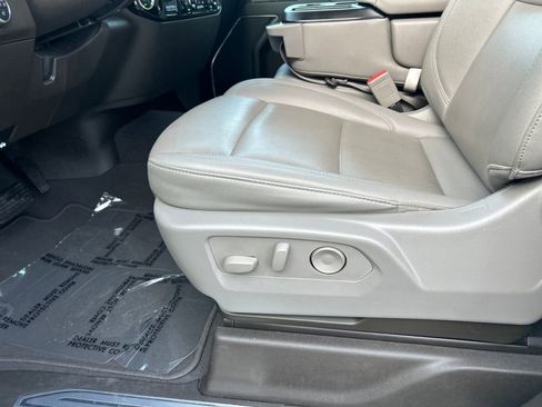 Used 2025 GMC Sierra 1500 SLT image 13