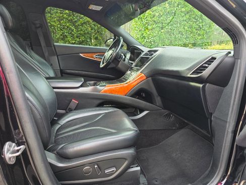 Used 2019 Lincoln Nautilus Reserve image 40