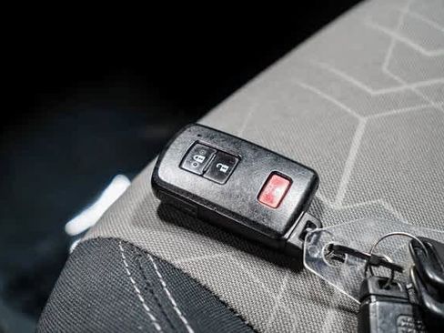 Certified 2023 Toyota Tacoma TRD Off-Road image 28