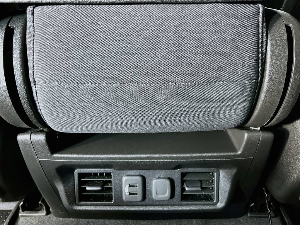 Used 2021 Chevrolet Silverado 1500 RST w/ Bed Protection Package AWD/4WD image 32