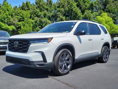 Certified 2025 Honda Pilot Sport image 31