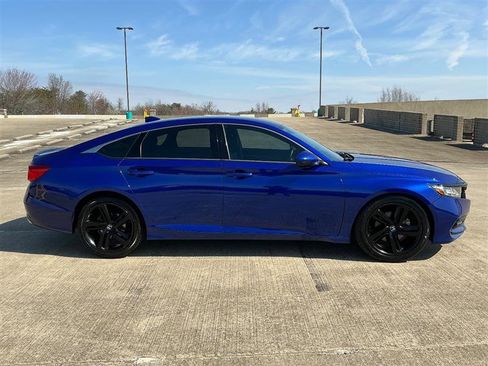 Used 2018 Honda Accord Sport image 8