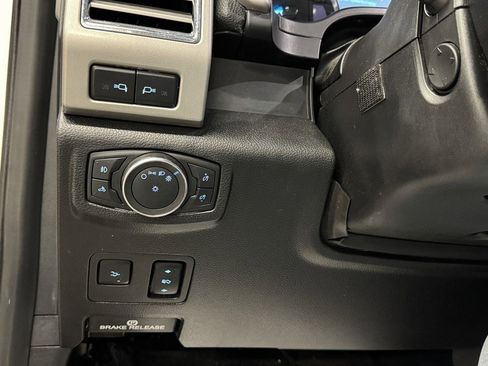 Used 2017 Ford F350 Lariat w/ Lariat Ultimate Package AWD/4WD image 32