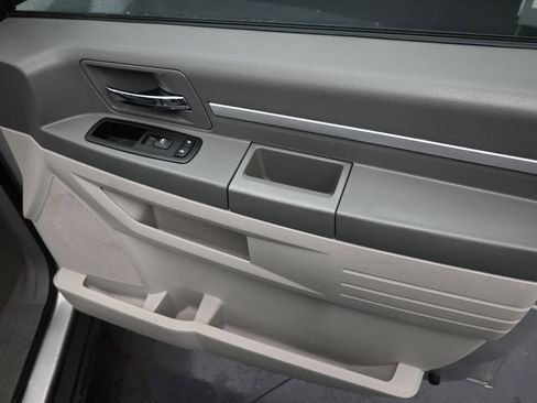 Used 2010 Dodge Grand Caravan SE w/ Climate Group FWD image 27
