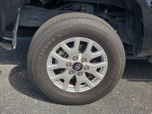 Certified 2024 Toyota Tacoma SR5 AWD/4WD image 10