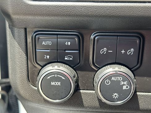 Used 2024 Chevrolet Suburban LT AWD/4WD image 29