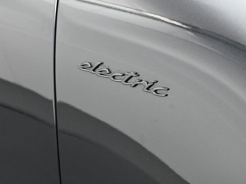 Certified 2025 Porsche Macan 4S Electric image 32