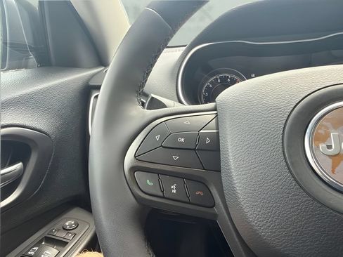 Used 2021 Jeep Cherokee Trailhawk AWD/4WD image 15