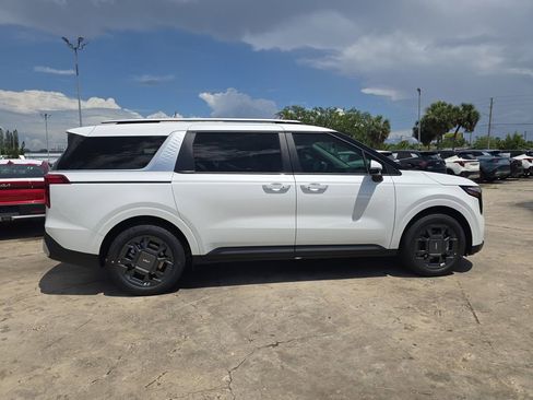 New 2026 Kia Carnival EX FWD image 9