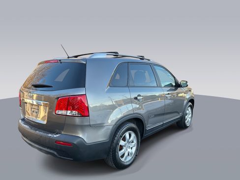 Used 2013 Kia Sorento LX w/ Convenience Pkg image 3