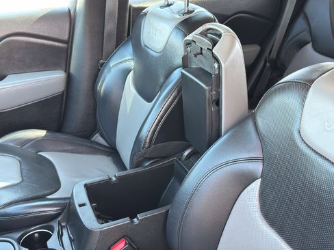 Used 2014 Jeep Cherokee Limited w/ Luxury Group image 18