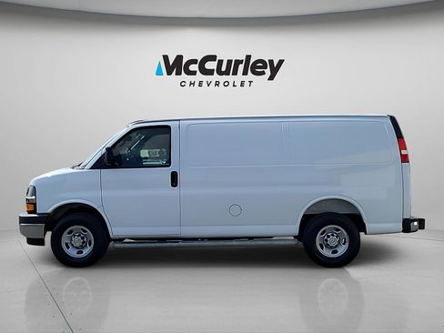 Used 2025 Chevrolet Express 2500 w/ Driver Convenience Package RWD image 4