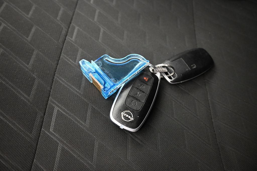 Used 2023 Nissan Kicks SR FWD image 49