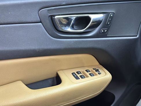 Used 2018 Volvo XC60 T6 Inscription w/ Convenience Package image 12