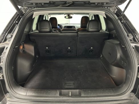 Used 2019 Jeep Cherokee Limited AWD/4WD image 32